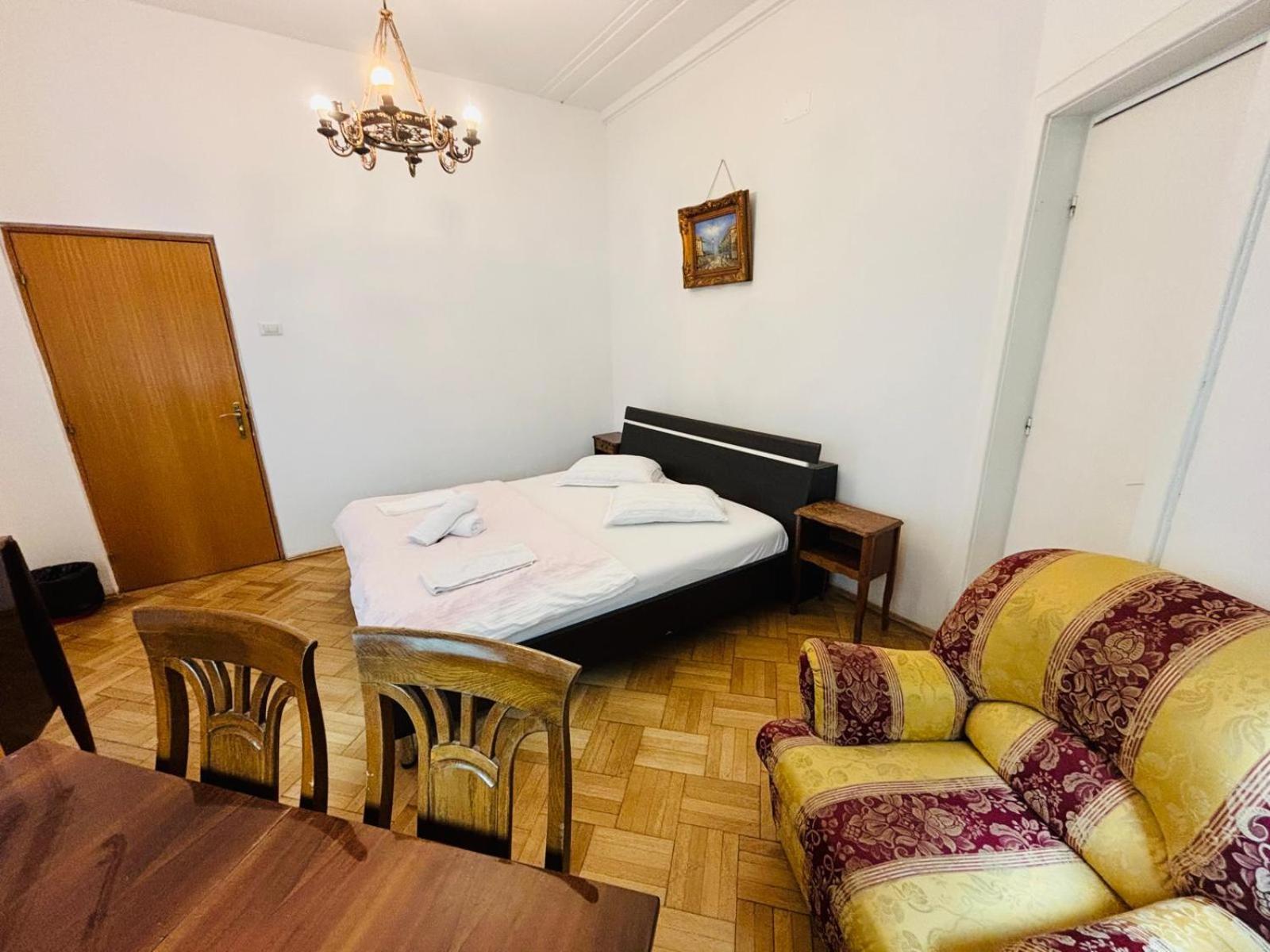 Iancu Apartment