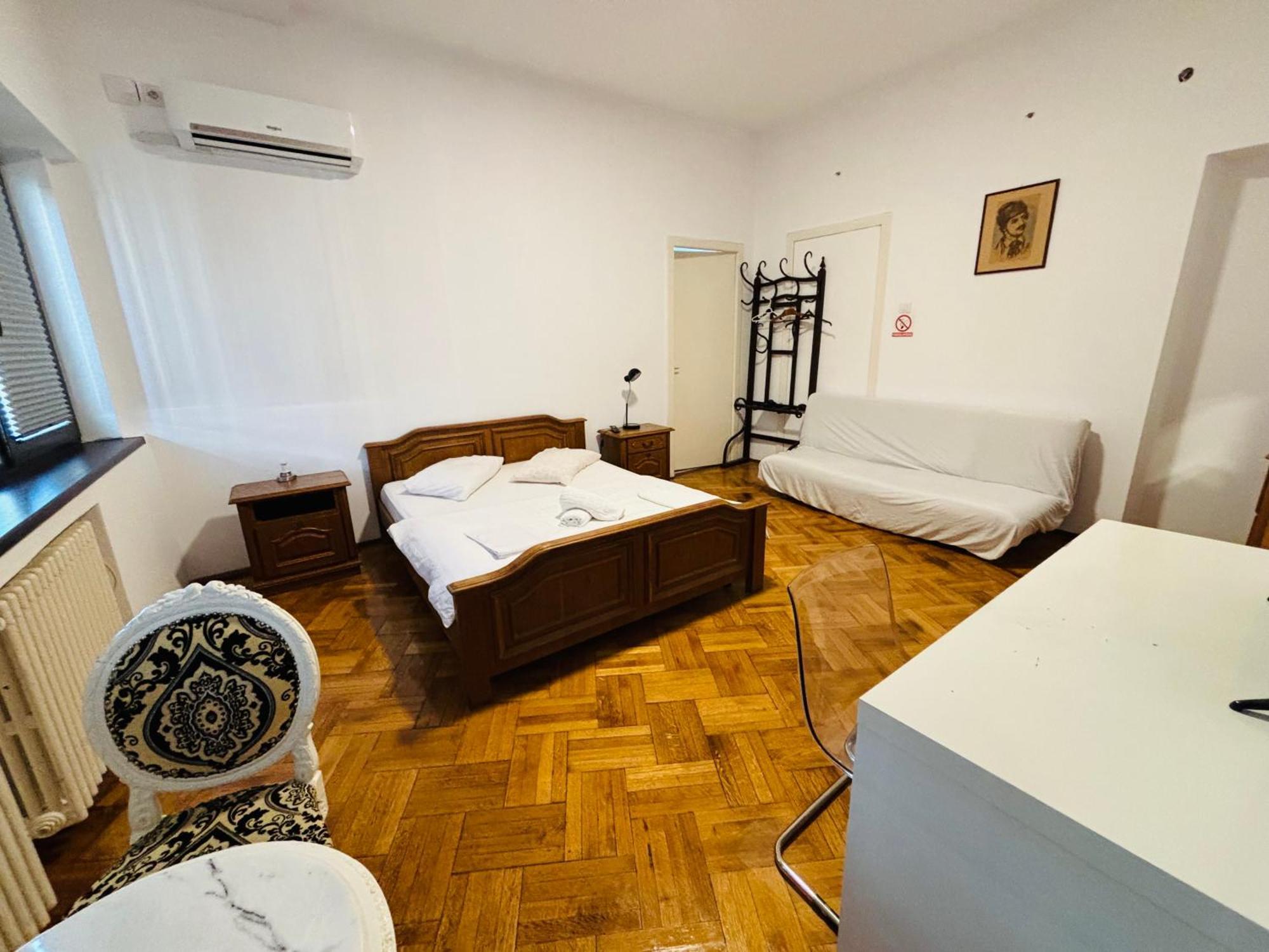 Iancu Apartment *